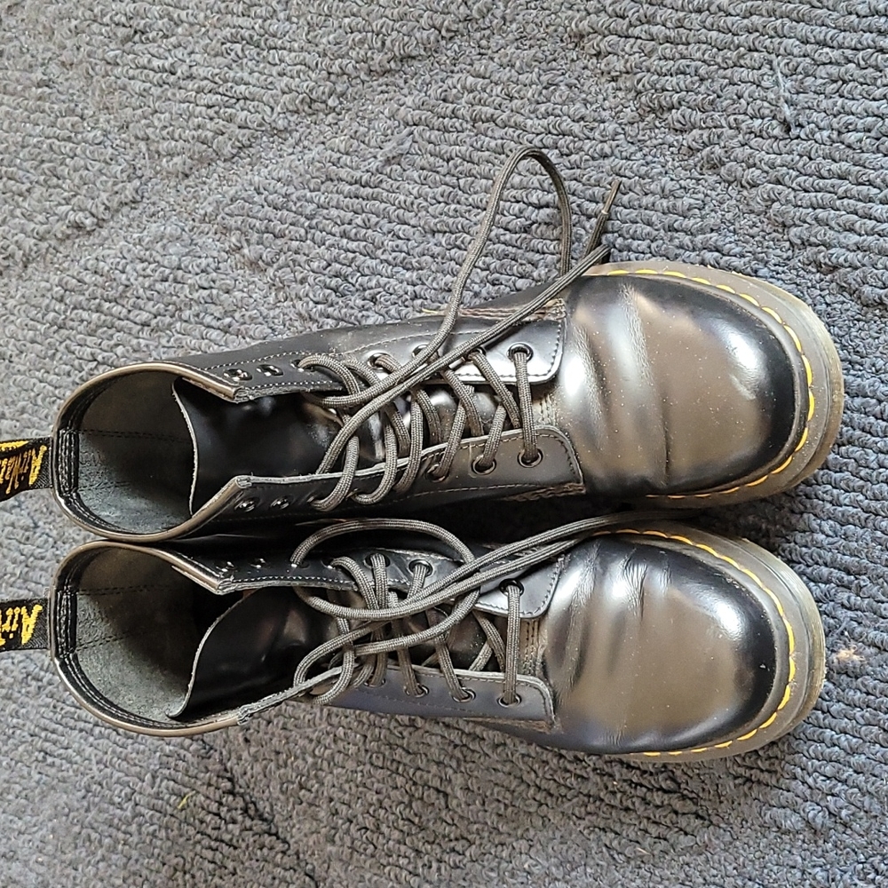 Dr Martins airwalk boots